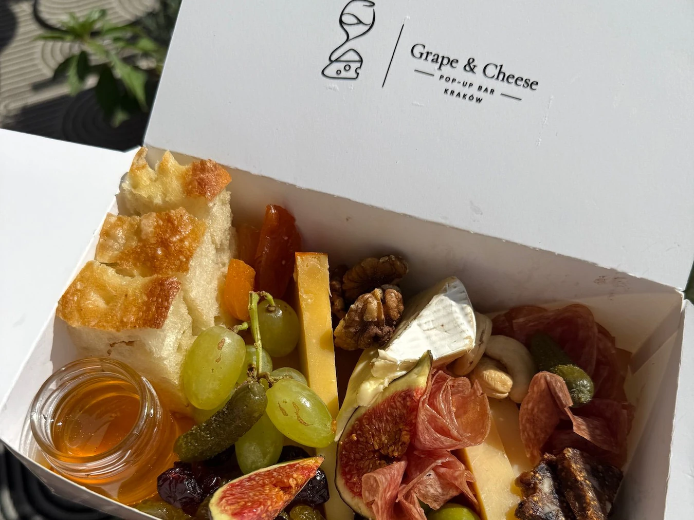 Cheese box – kompozycja serów i przekąsek